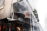 البحرين.. حريق ضخم في سوق المنامة القديم image