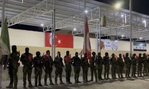 الجيش الوطني السوري يرفع علم تركيا ويؤكد على علاقات الأخوة image